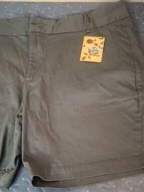 Hybrid & company Gray Casual Shorts size 20 NWT